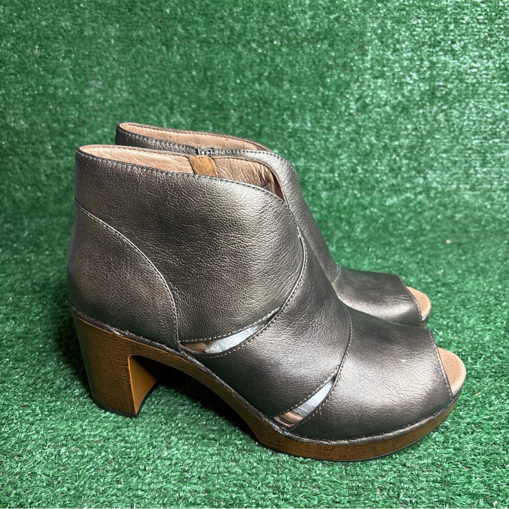 Dansko Delphina 41 • 10.5/11 Peep Toe Bronze Leather Booties Heel 3025067800 NEW